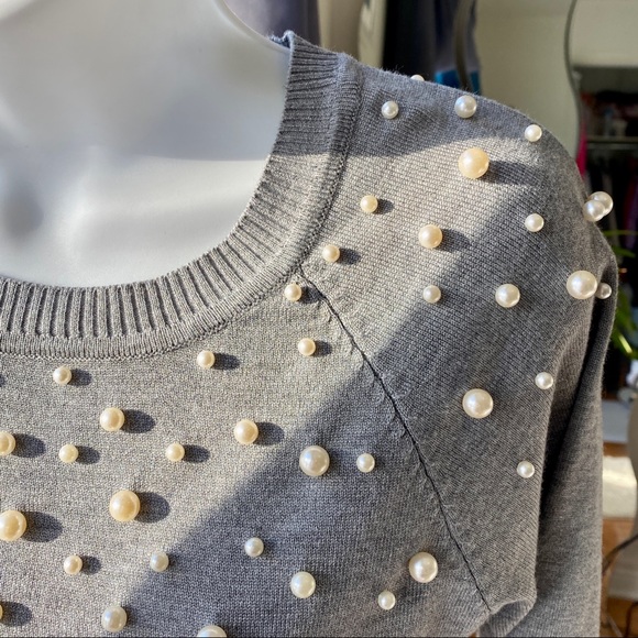 NWOT QED London Pearl embellished gray sweater pull over size S - Picture 4 of 11